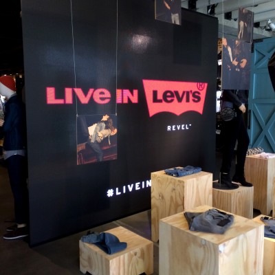 vector-levis-led-retail-video-display-2272