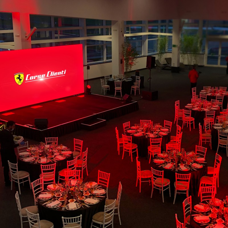 silverstone-ferrari-day-evening-led-screen