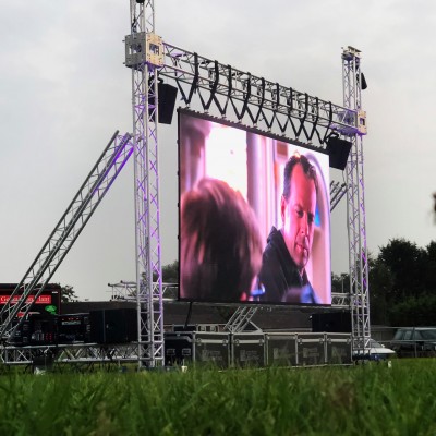 vector-outdoor-screen-rigged-bw